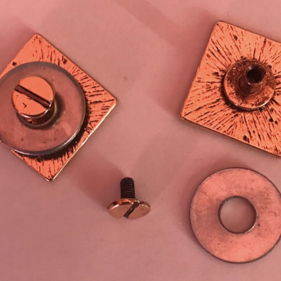 gold celtic cloak clasp with endless chain - Picture 5 of 6